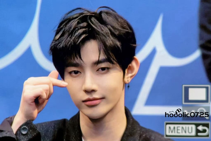 章昊线下签售生图/芒果娱乐