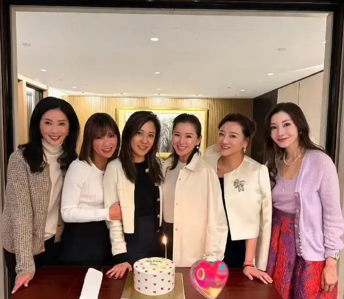 54岁李嘉欣近照曝光