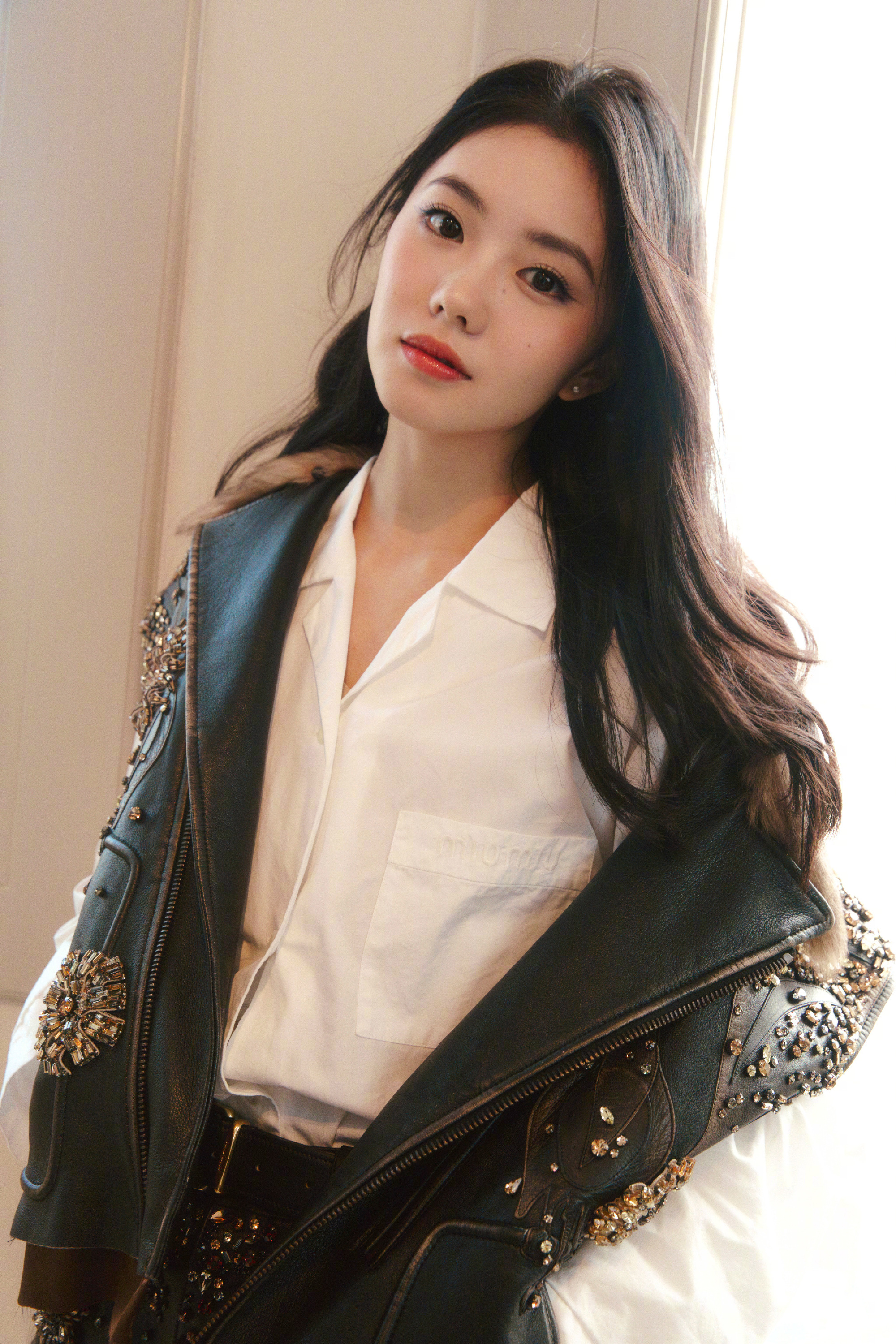 001OXMtPgy1hu71mc815yj622o340e8302.jpg 刘浩存MIUMIU大秀/芒果娱乐