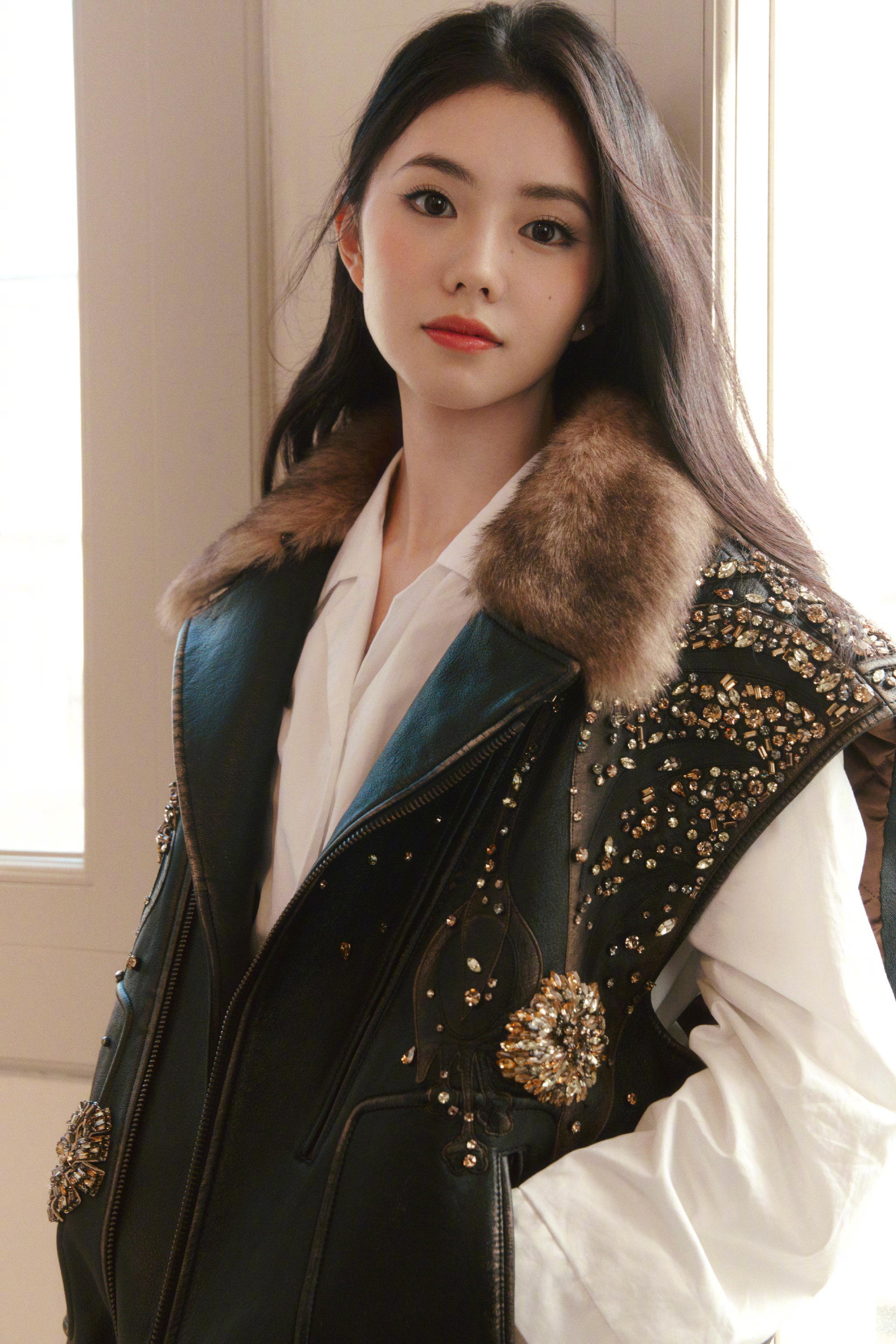 001OXMtPgy1hu71mp61ekj622o3407wj02.jpg 刘浩存MIUMIU大秀/芒果娱乐